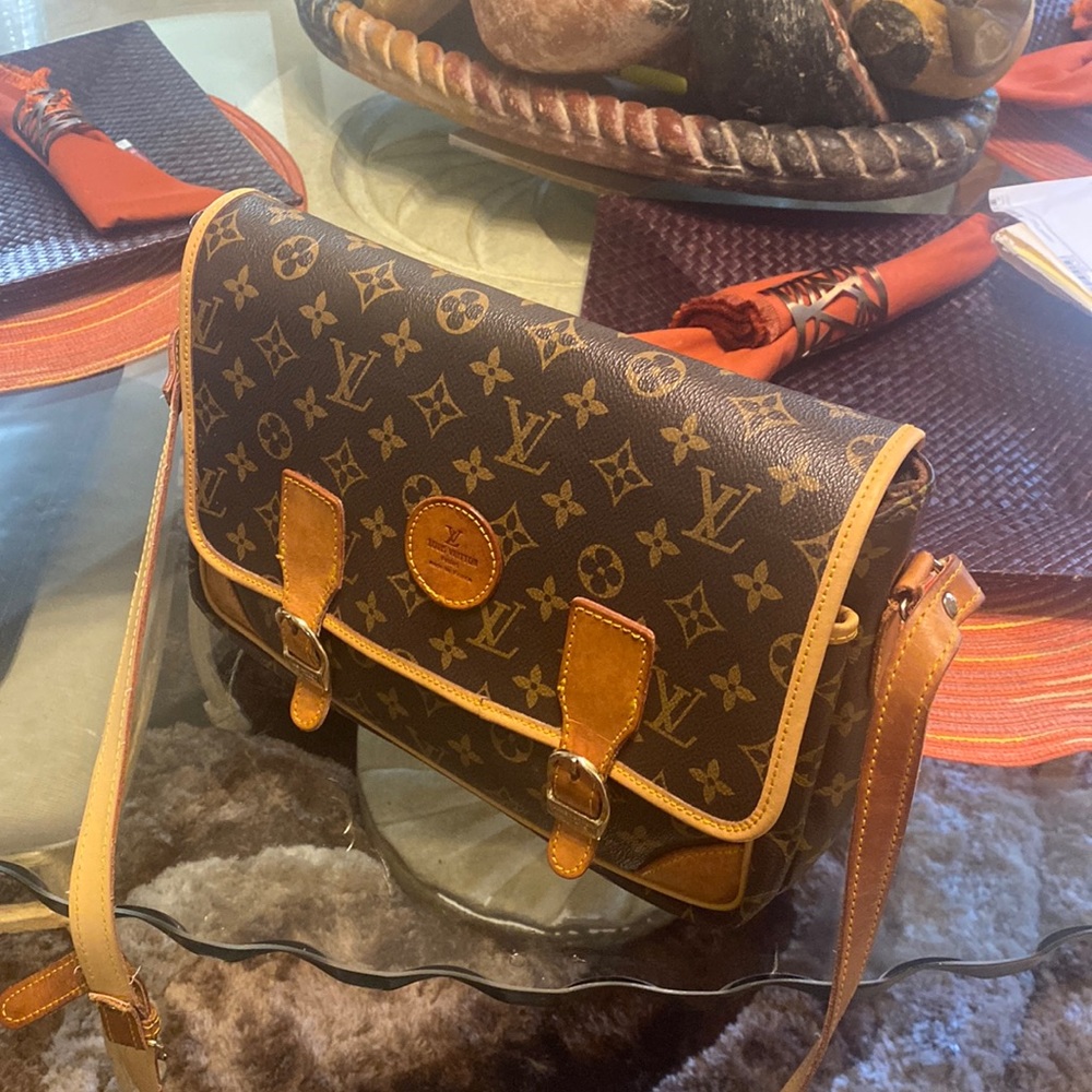 Authentic Louis Vuitton Crossbody bag